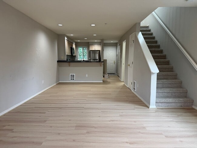 Building Photo - CLICK "REQUEST A TOUR" NOW!