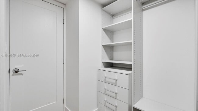 Building Photo - 555 NE 34th St