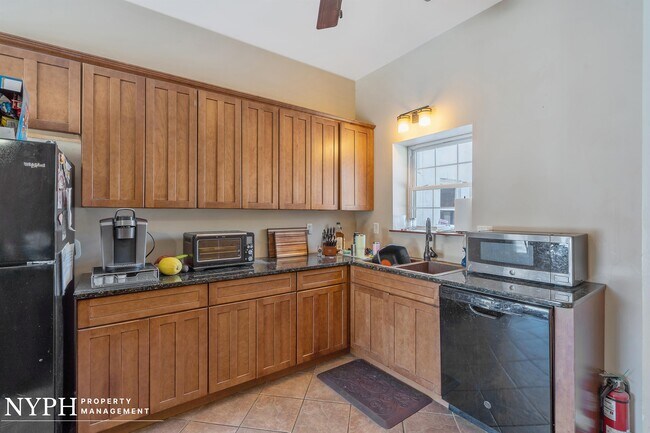 Building Photo - 5113 Cedarvale Rd