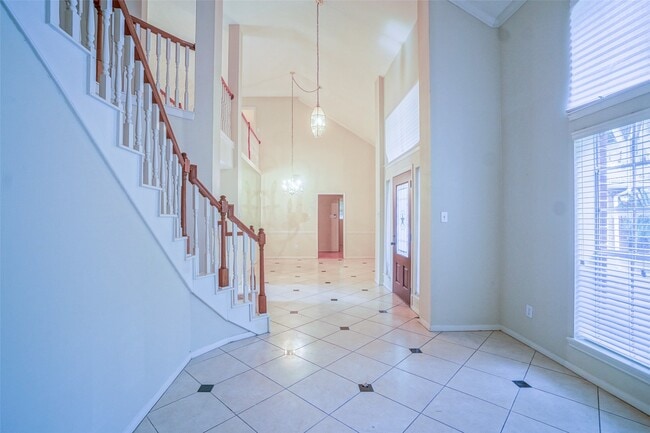 Building Photo - 5602 Whisper Ridge Dr