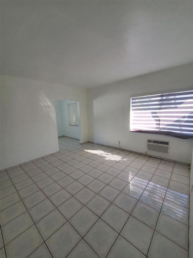 Building Photo - 965-975 Biarritz Drive
