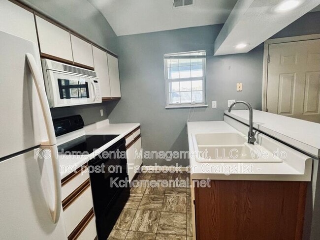 Building Photo - 6836 N Olive St