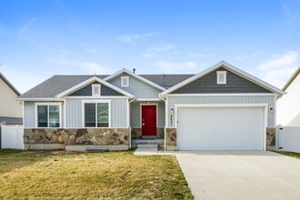 Building Photo - 4621 S W Pk Dr