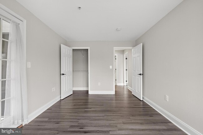 Building Photo - 6520 Lake Park Dr