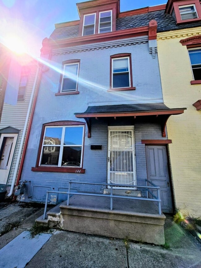 Primary Photo - 644 N Eighth St