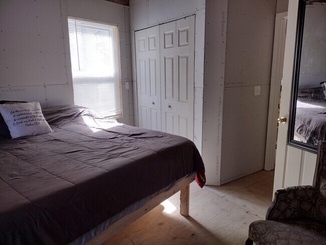 Building Photo - 321 Cedar Trl