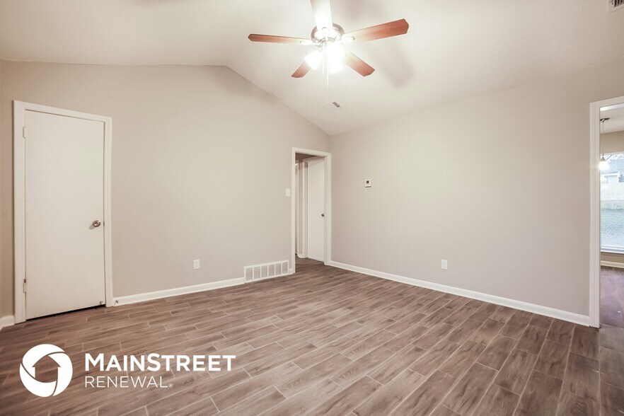 Building Photo - 3805 Ivanhoe Dr