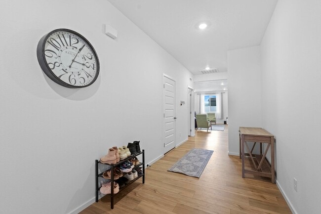 Building Photo - 10813 N Beaverhead Rd