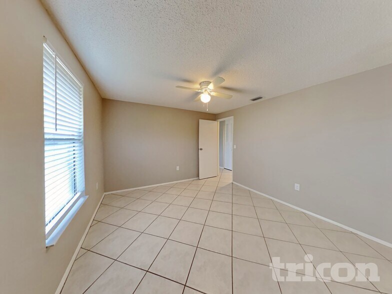 Building Photo - 6101 37th Ave W