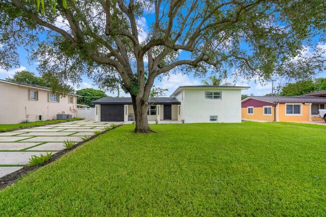 Building Photo - 1255 NE 199th St