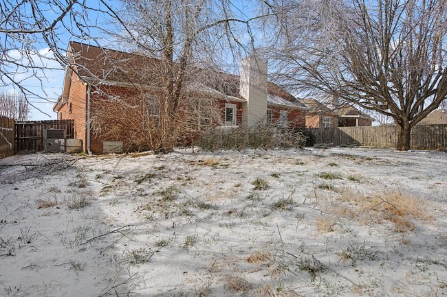 Building Photo - 105 Edgeview Dr