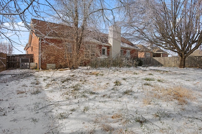 Building Photo - Three Bedroom Brick Home in Hendersonville!