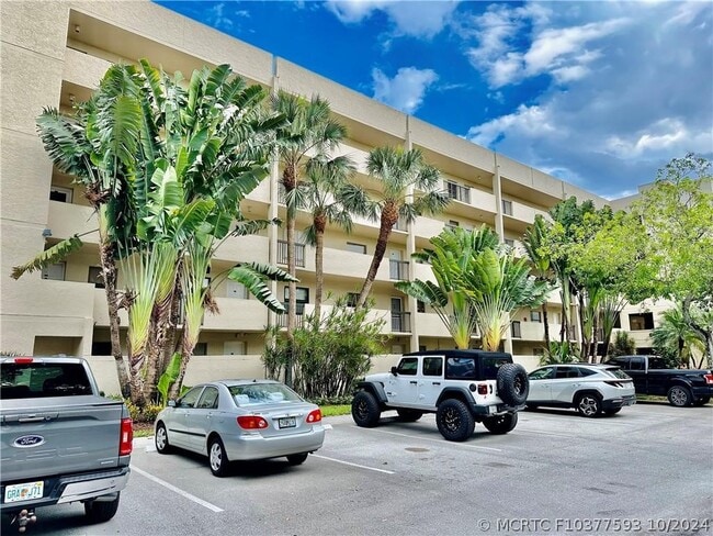 Building Photo - 2900 NW 42nd Ave