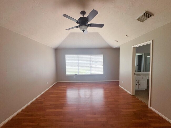 Building Photo - 19410 Bear Springs Dr