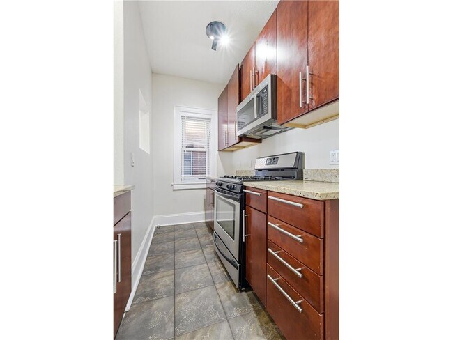 Building Photo - 2881 Irving Ave S