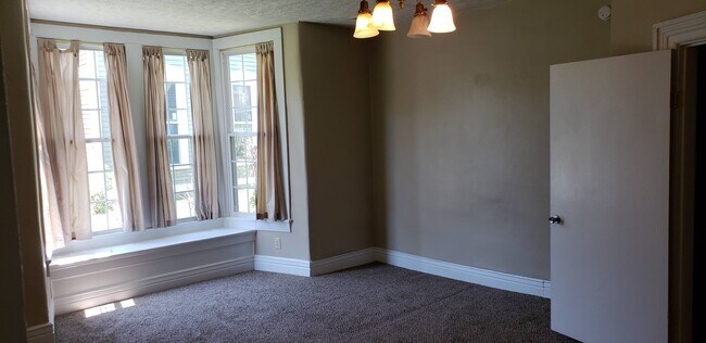 Building Photo - 1303 High St