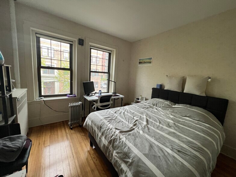 Building Photo - 73 Longwood Ave