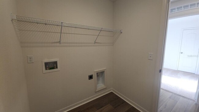 Building Photo - 10 Prairie Ln