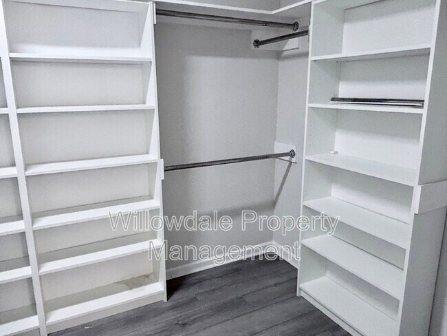 Building Photo - 1020 Garrow Dr