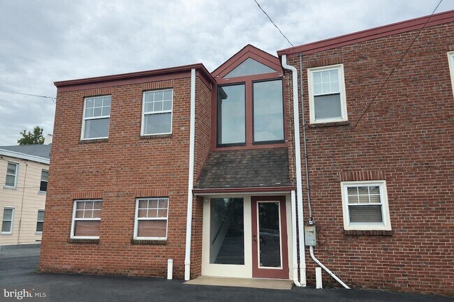 Building Photo - 45 E High St