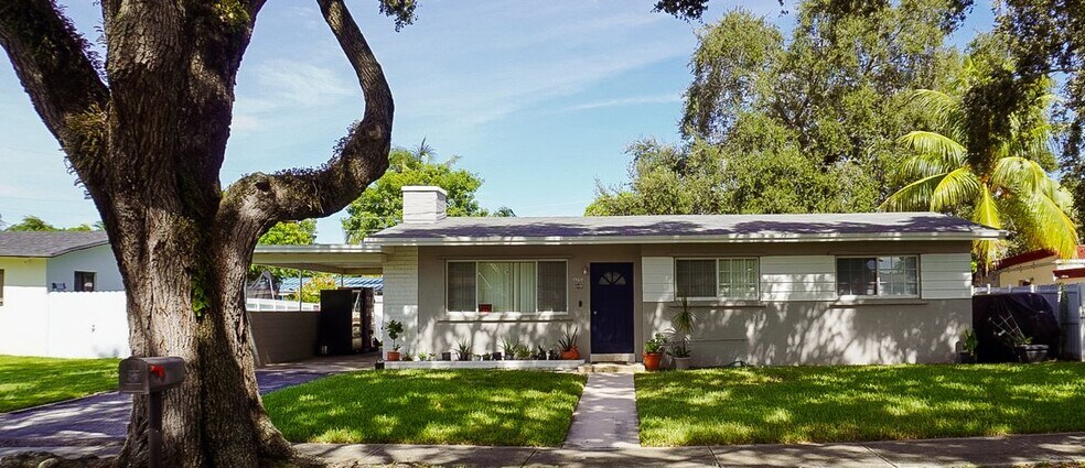 Building Photo - 19611 NE Miami Ct