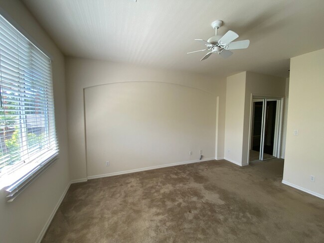 Building Photo - **$500 OFF FIRST MONTH RENT** Upscale Cond...