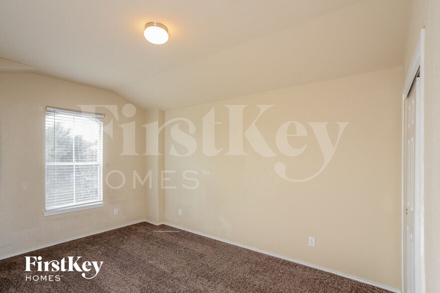 Building Photo - 12111 Karnes Way