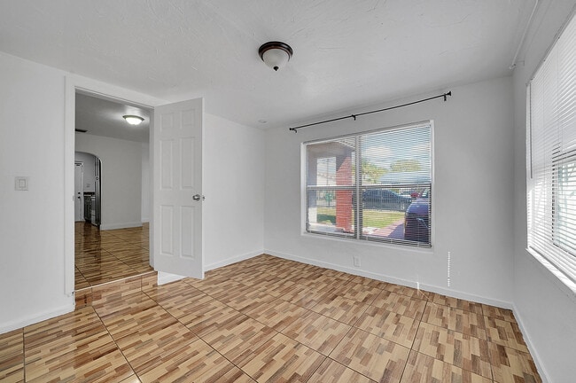 Building Photo - 1646 NE 150th St