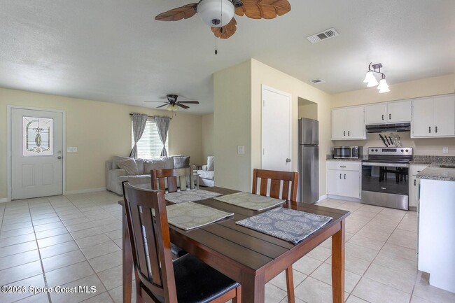 Building Photo - 1263 San Matio St