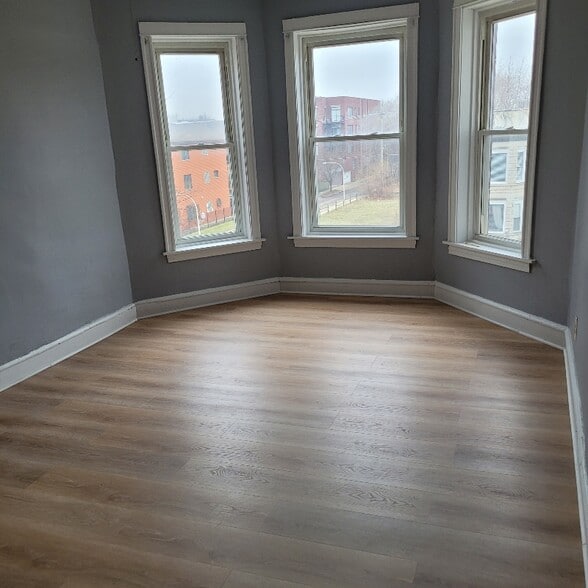 Building Photo - 5213 S Indiana Ave