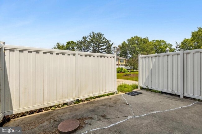 Building Photo - 5 Cornwallis Square