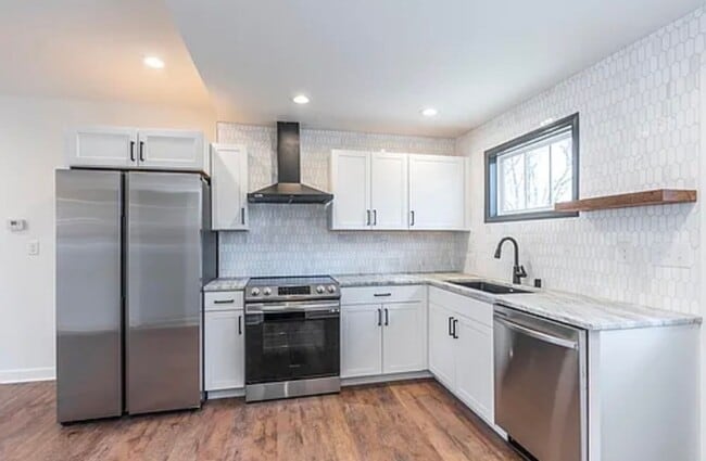 Building Photo - Fully Renovated 2BR/2BA with Garage – Walk to West Sixth & Legacy Trail