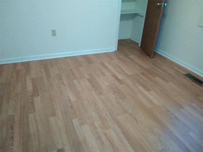 Building Photo - 611 Windcrest Dr