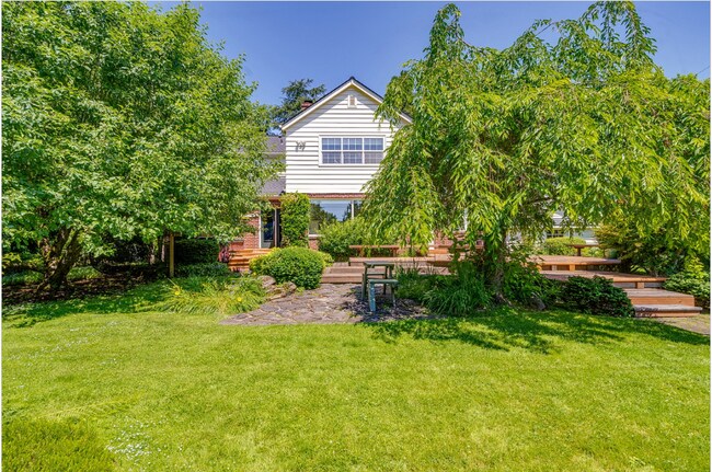 Building Photo - 616 SE Andover Pl