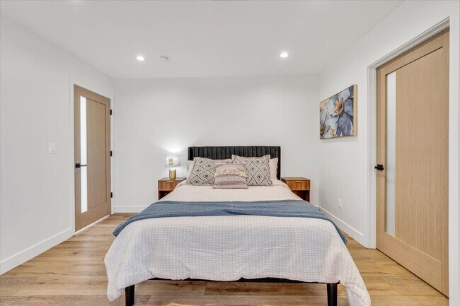 Building Photo - 14541 Weddington St