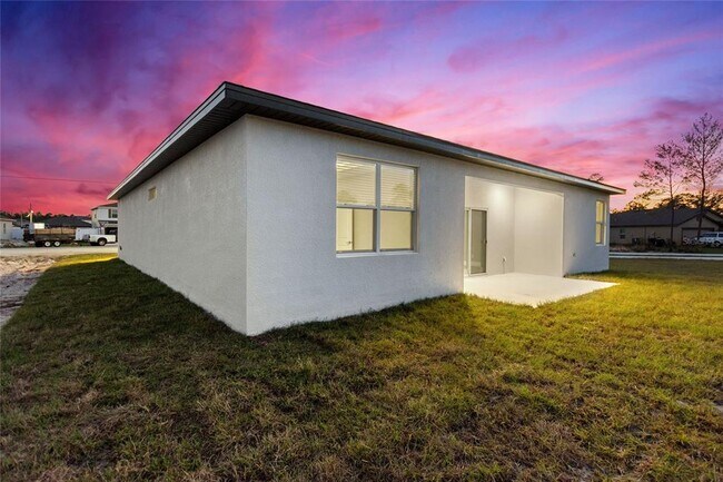 Building Photo - 123 Tulip Ln