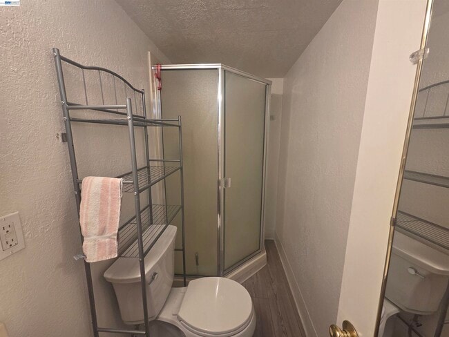 Building Photo - 3851 Vineyard Ave