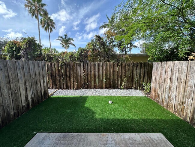 Building Photo - Northeast 17th Avenue, Fort Lauderdale, FL 33304 - 2 BR 2.5 BA townhouse
