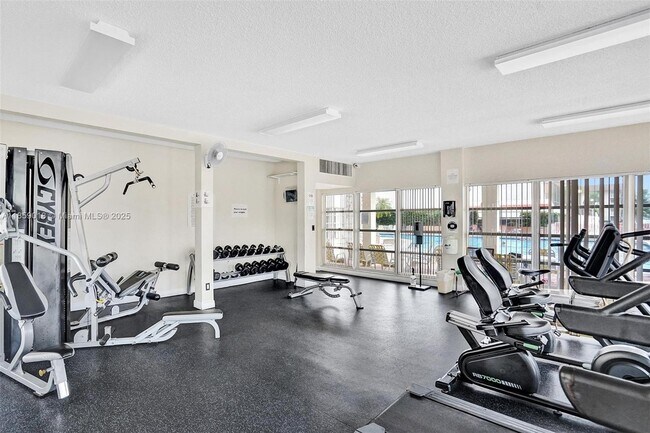 Building Photo - 1833 S Ocean Dr