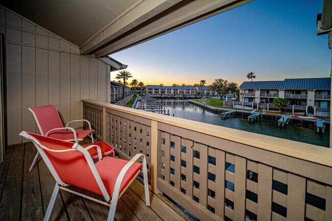 Building Photo - 1902 Bayhouse Dr