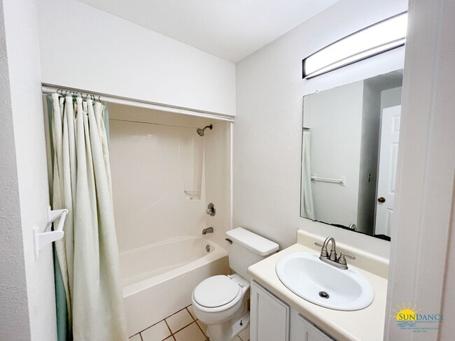 Building Photo - Lovely Ground Floor 1 Bedroom 1 Bath Condo in Bluewater Bay