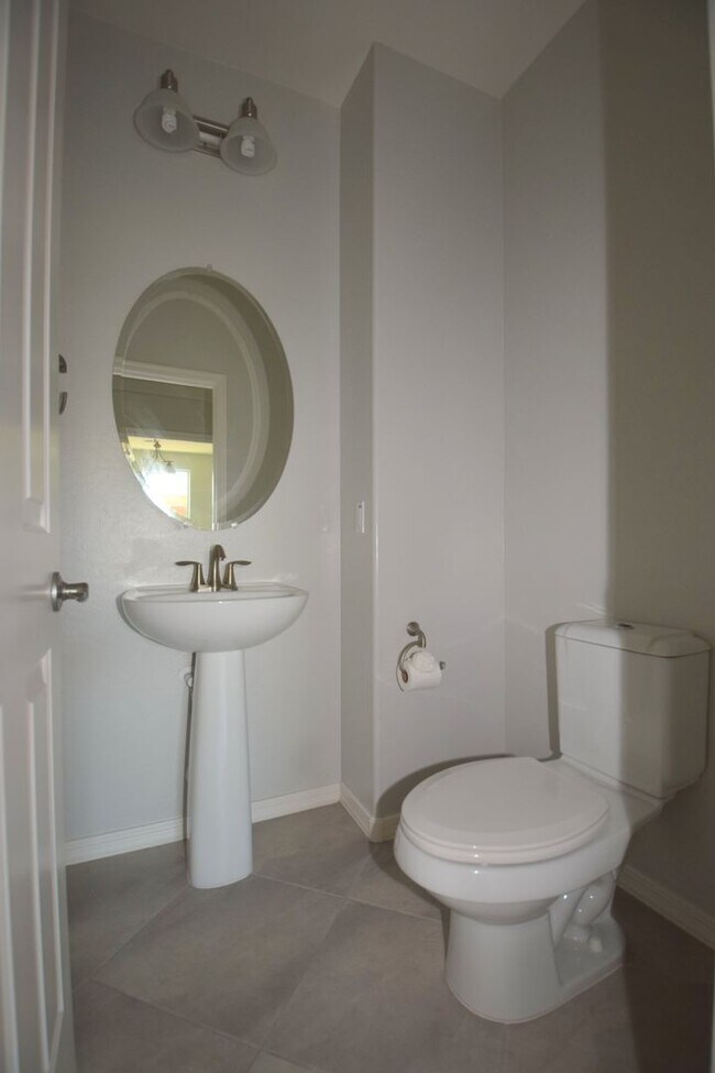 Building Photo - Beautiful single level 4 bedroom 2.5 bath Gilbert home.