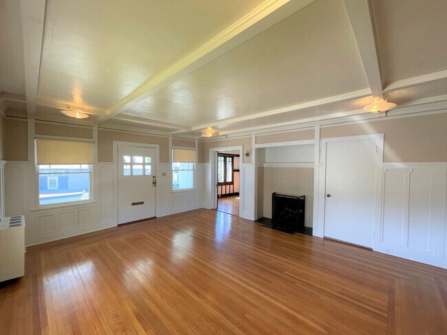 Building Photo - 1093 E Main St