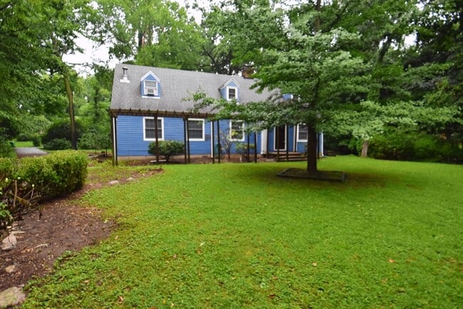 Building Photo - 4 bedroom 2.5 bath South Bend home on larg...