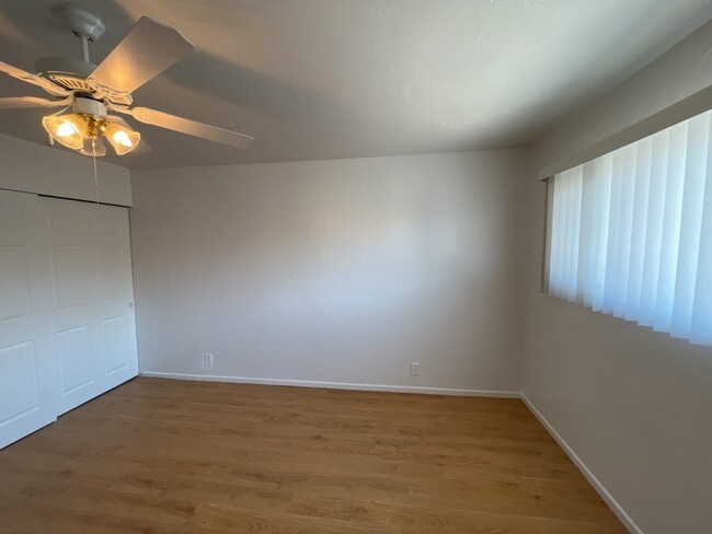 Building Photo - Centrally located lovely 2 bedroom 1 bathr...