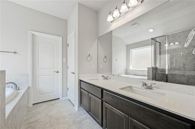 Building Photo - 224 Rollingwood Dr