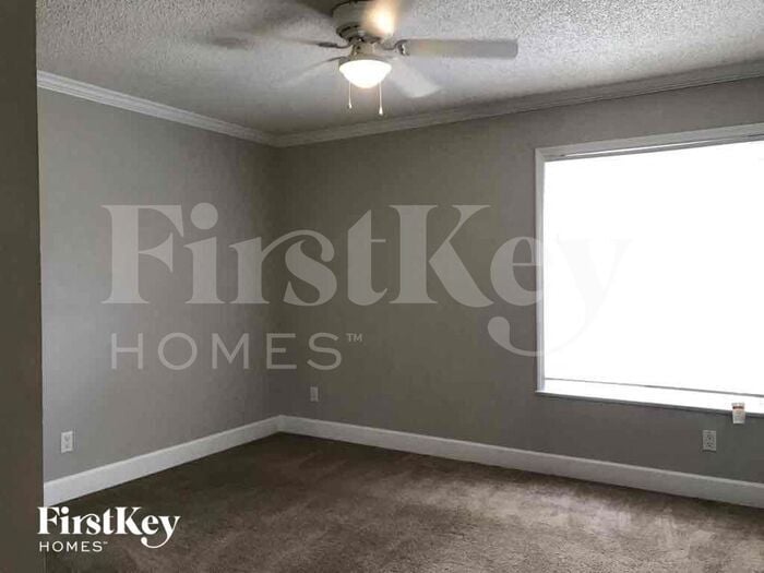 Building Photo - 17424 Kentucky Rd