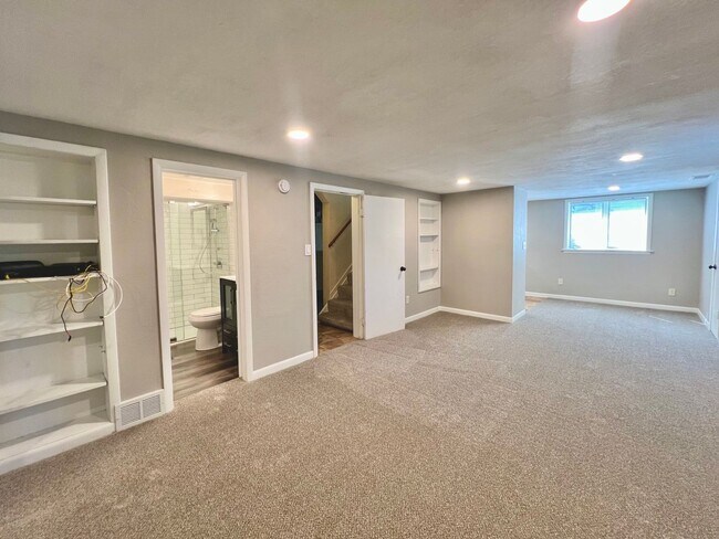Building Photo - Beautiful 4-Bed, 2-Bath Single-Family Home!