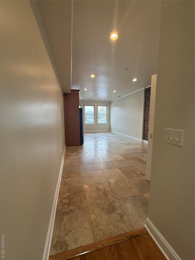 Building Photo - 123 Main St