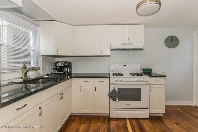 Building Photo - 105 Webb Ave